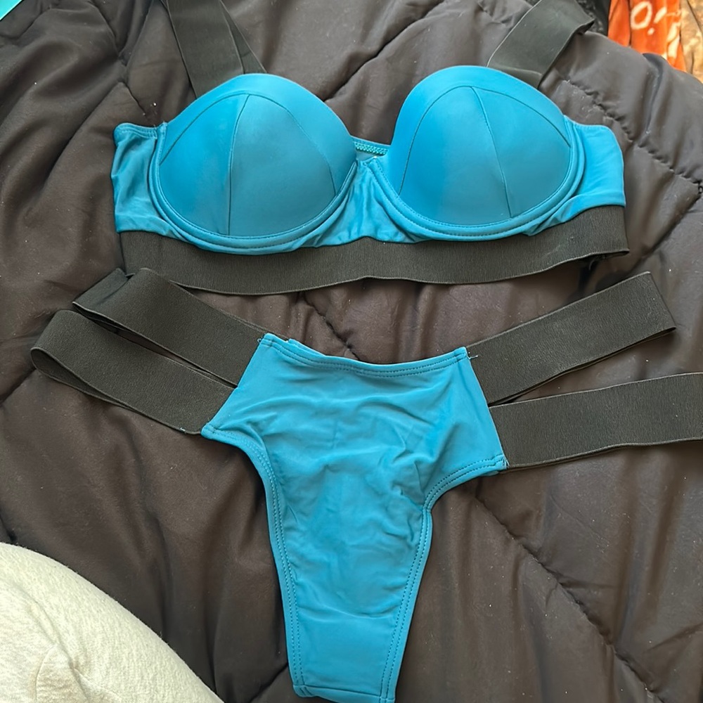 Thong bikini set
